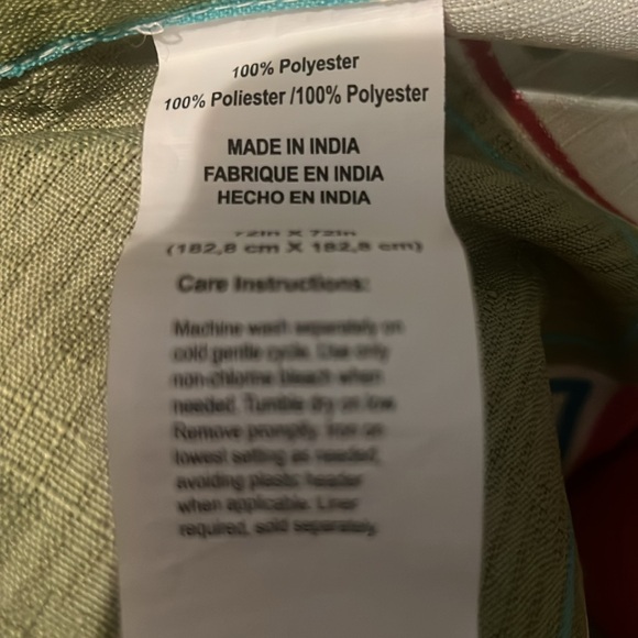 Christmas Shower curtain with 12 shower curtain hooks - Picture 3 of 3